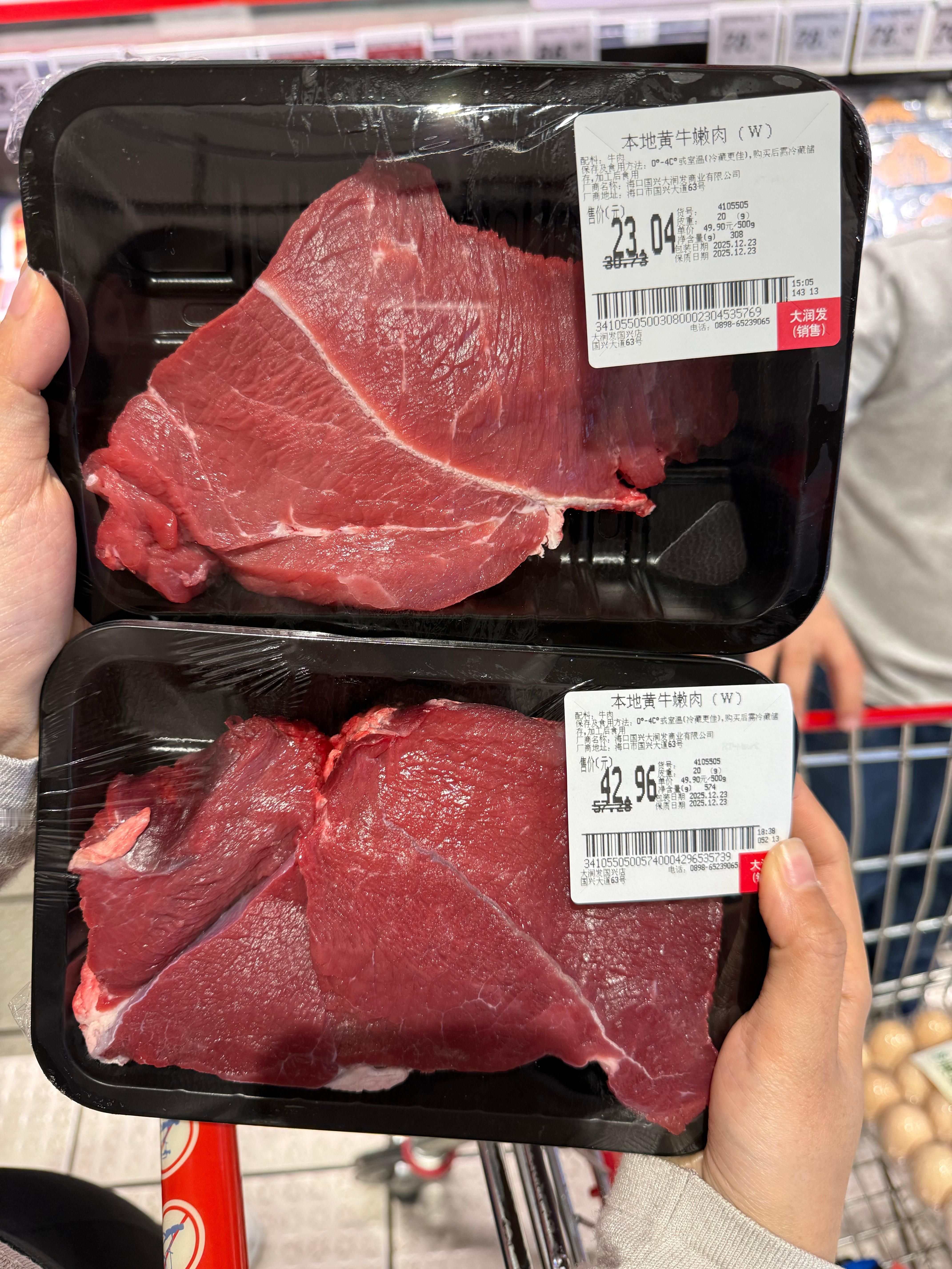 海南超市随手买的牛肉，这颜色肉质纤维，正宗散养黄牛肉。跟内陆肉牛场的牛肉完全不是