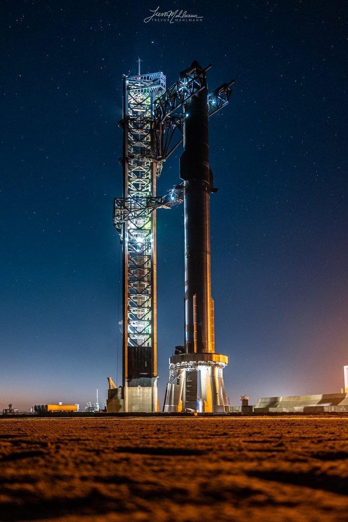 SpaceX星舰第11次试飞成功。接下来将进入V3版本星舰新一代重型运载火