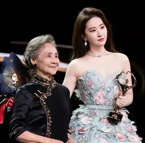 吴彦姝告诉你，什么叫“抢戏”。但抢赵丽颖的戏，和抢刘亦菲的戏，是两种完全不同的