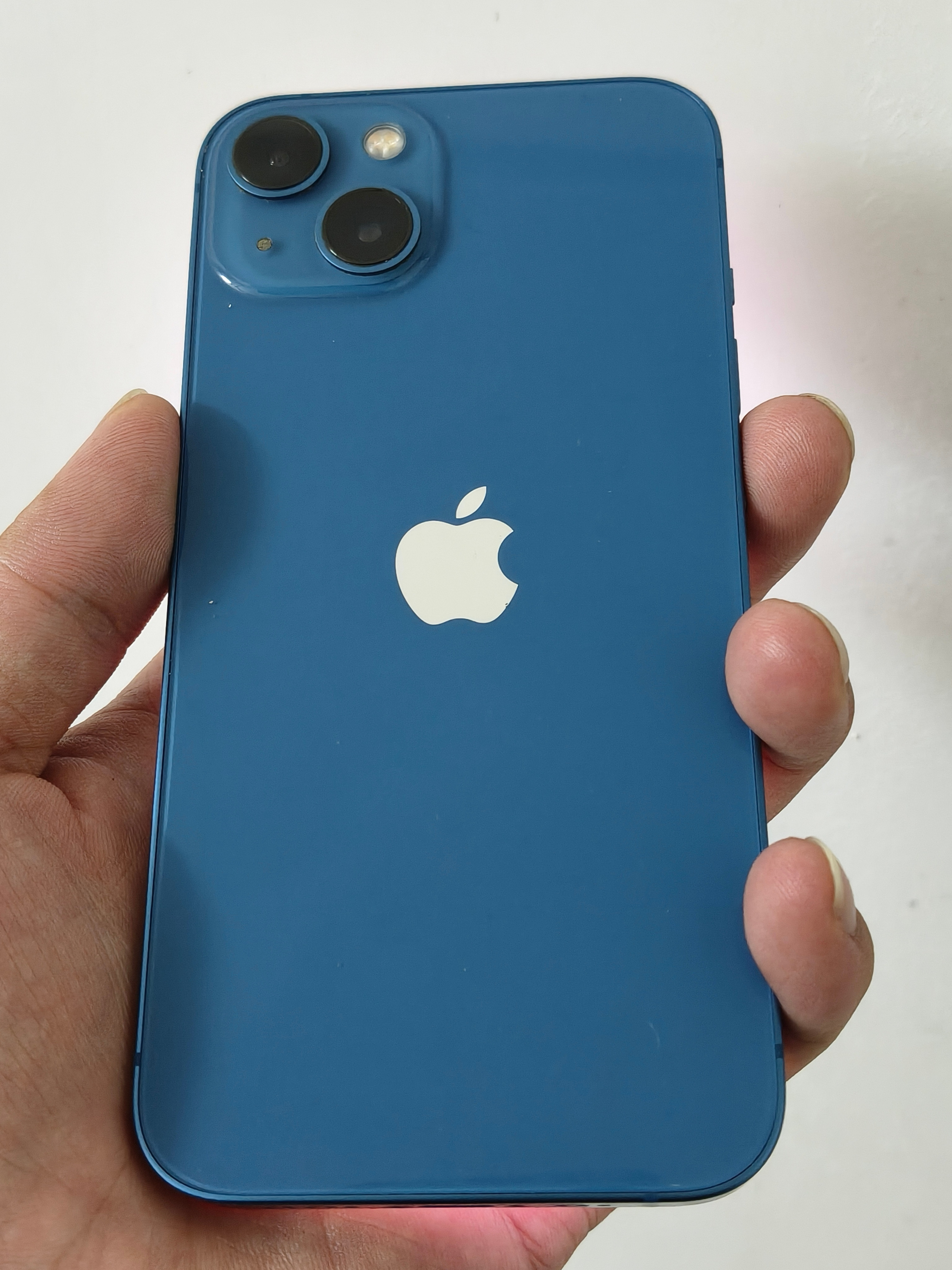 来跟大家聊个话题：你们的手机一般多久换一次？先说说我自己吧，手里的iPhone