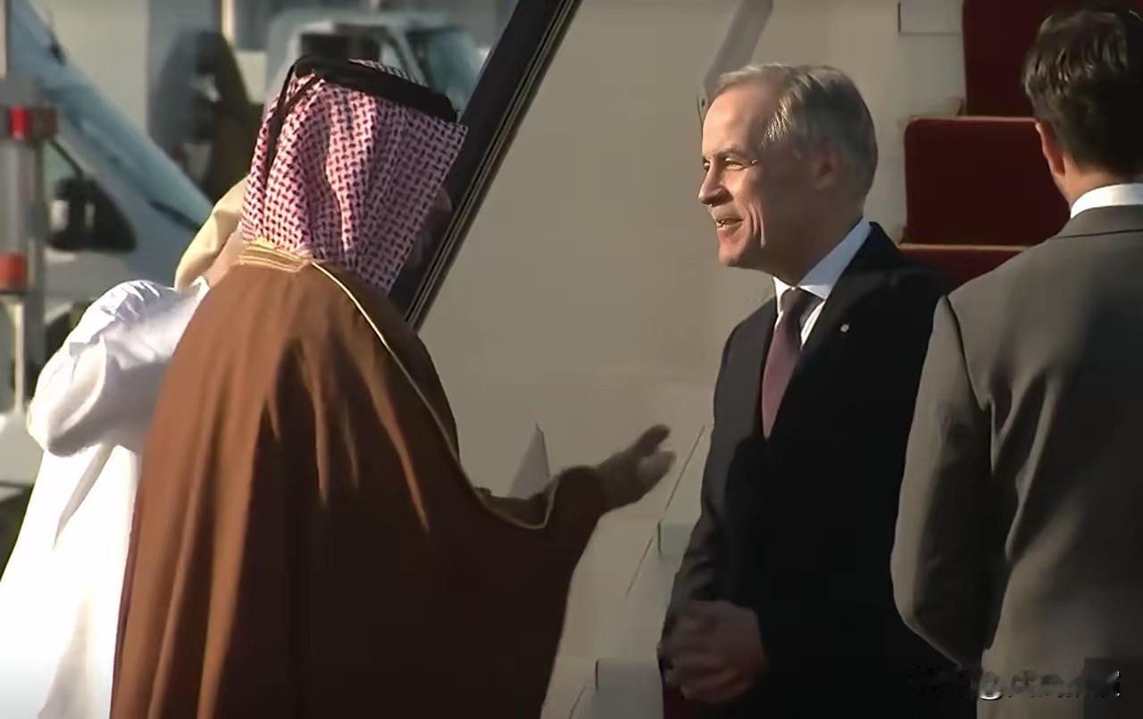 加拿大总理卡尼很有战略眼光，他从中国离开后，没有直接回加拿大，而是去了卡塔尔。