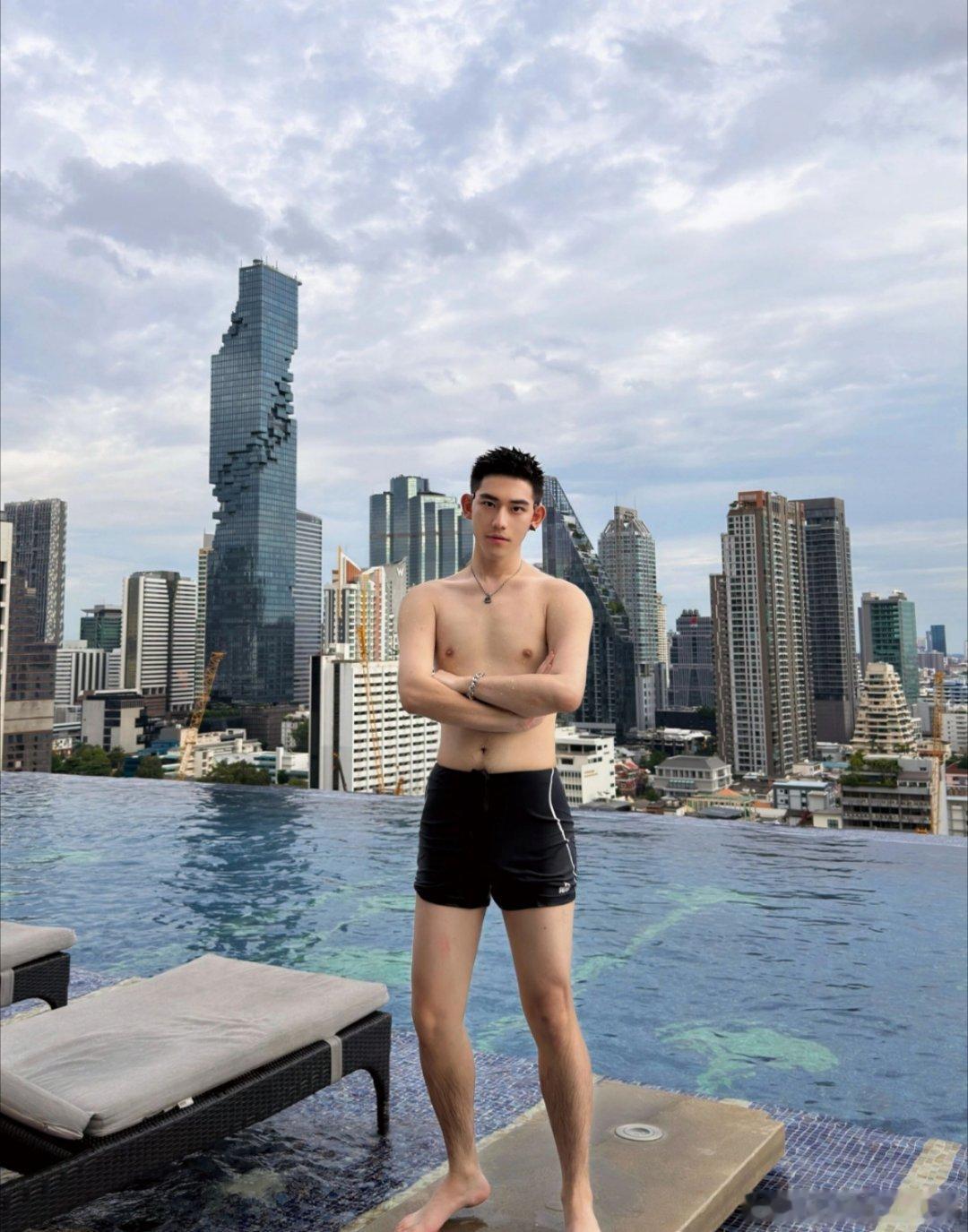 曼谷游记苏拉旺万豪无边泳池我爱了🏊🏻♂️入住了心心念念苏拉旺万豪无边泳池可以