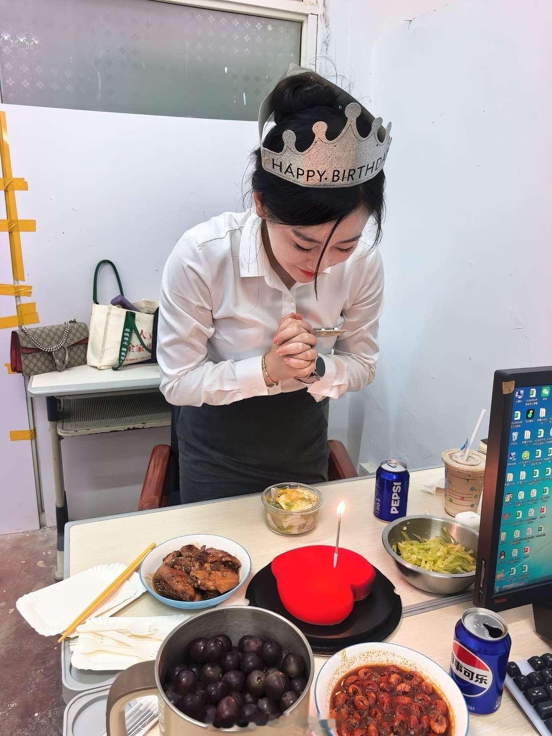 不说年龄，猜猜我小姨子这是多少岁生日？