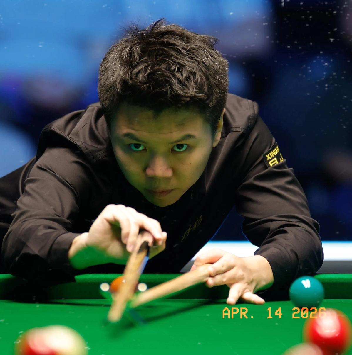 斯诺克世锦赛审判轮第一阶段比赛最新消息：周跃龙对阵霍尔特打出4-0完美开局，状