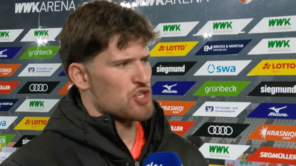 德天体名记赛后问你是否需要洗澡, 科贝尔: 我觉得你很无礼