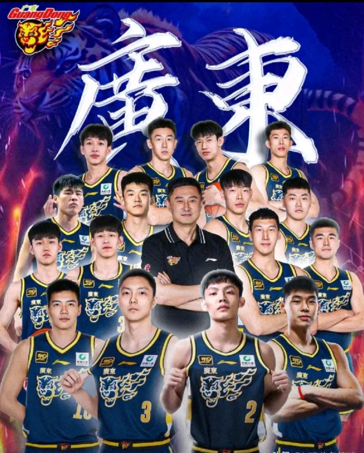 广东队下一个赛季首发阵容和轮换阵容如下：徐杰——25岁，身高178cm，控球后