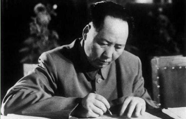 杨开慧牺牲后二十多年，毛主席始终不为她哥哥调工作，却坚持给杨母寄钱赡养，这其中有