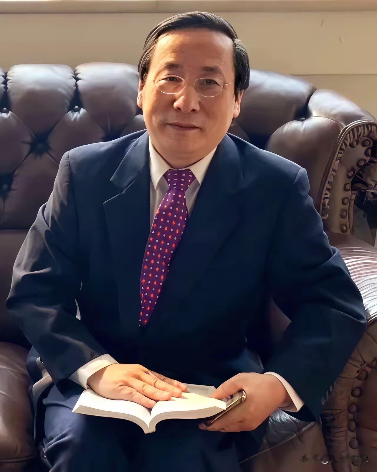 高志凯这一查，属实查到了根子上。​​名校教授李茂源，人前一副学者模样，道貌
