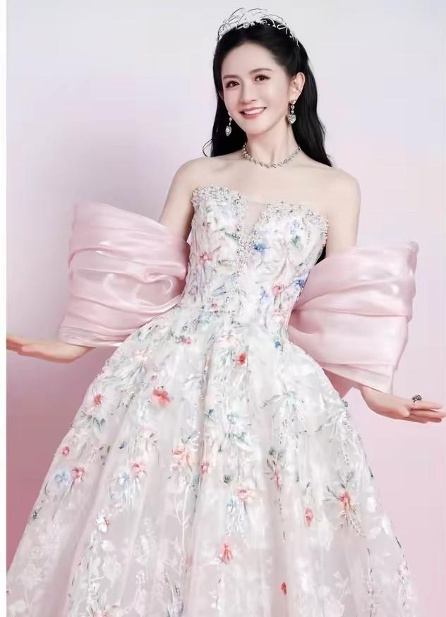谢娜说自己亏本开演唱会！！！她的演唱会将于5月5日在成都如期而至。关于