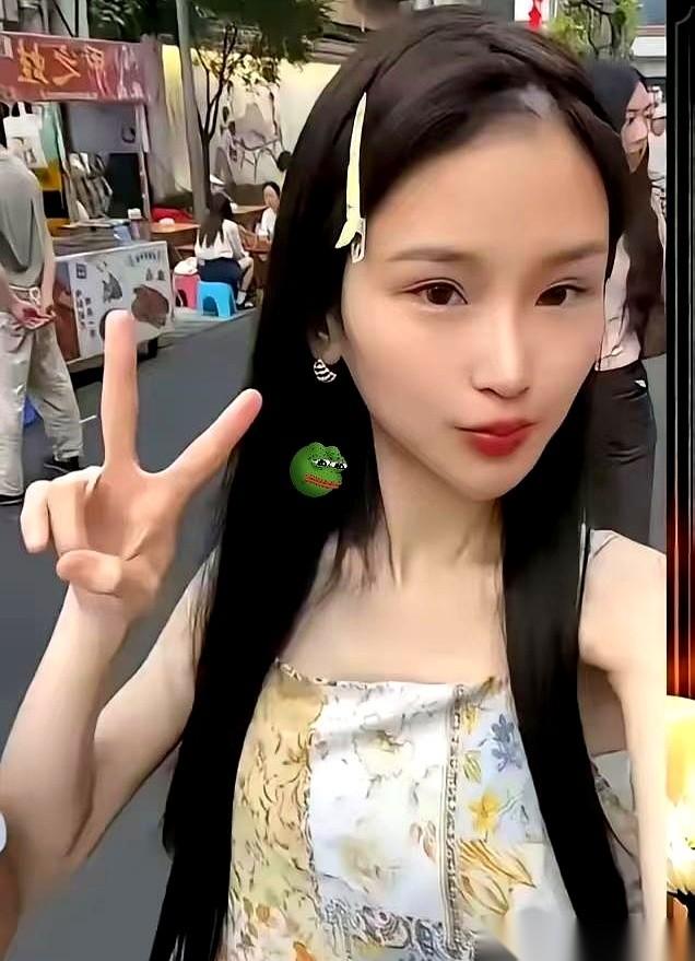 “血钾最低的时候只有2.3。”视频里，24岁的网红“干饭莹莹”举起手，手背上布满