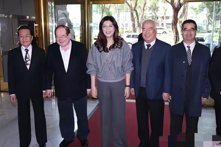 郑丽文访陆阵容曝光：三位副主席、连战次子同行国民党主席郑丽文4月7日访问大陆的