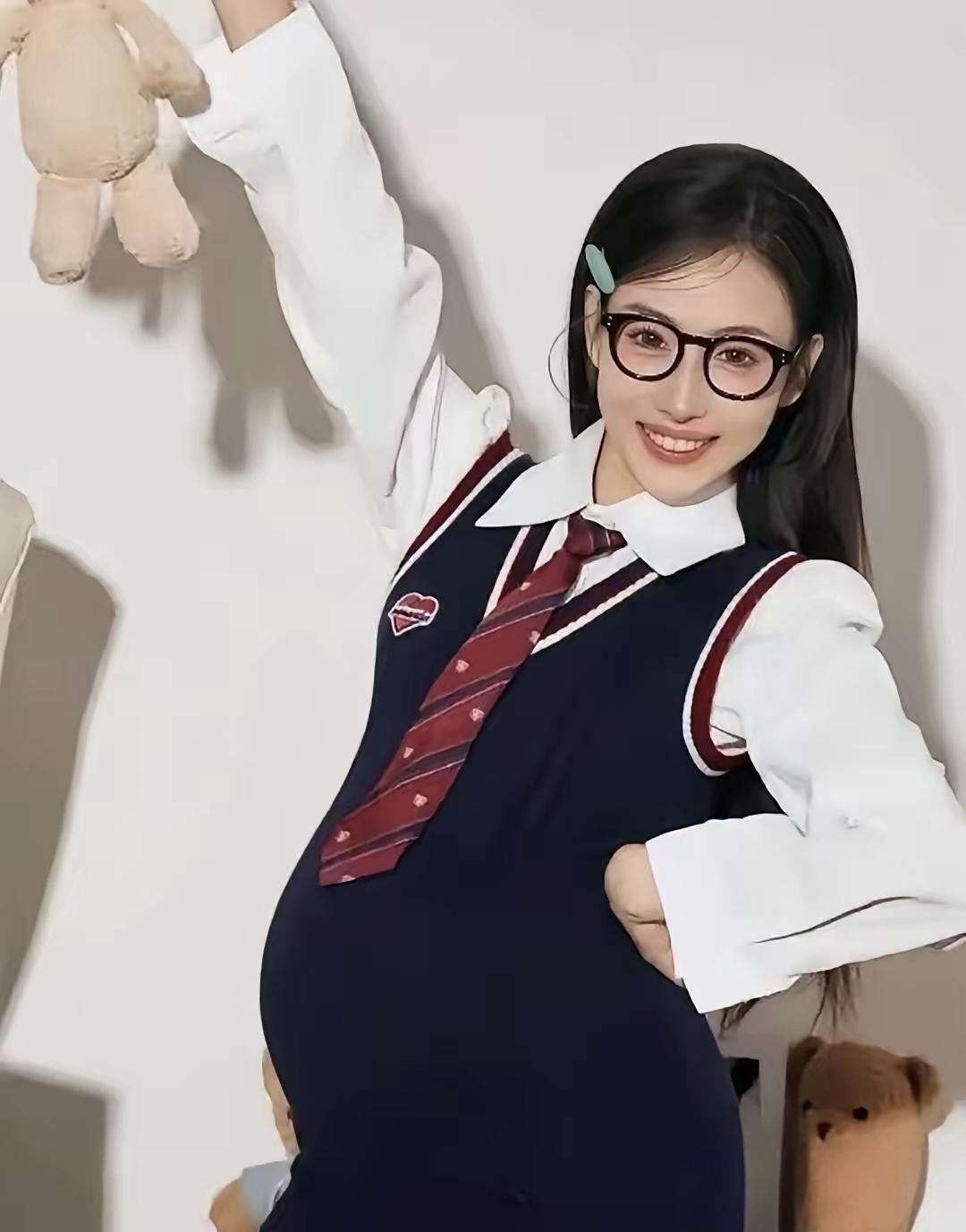 南京师大这件事，看完心里五味杂陈。大二师范女生意外怀上三胞胎，消息一出，没有狗