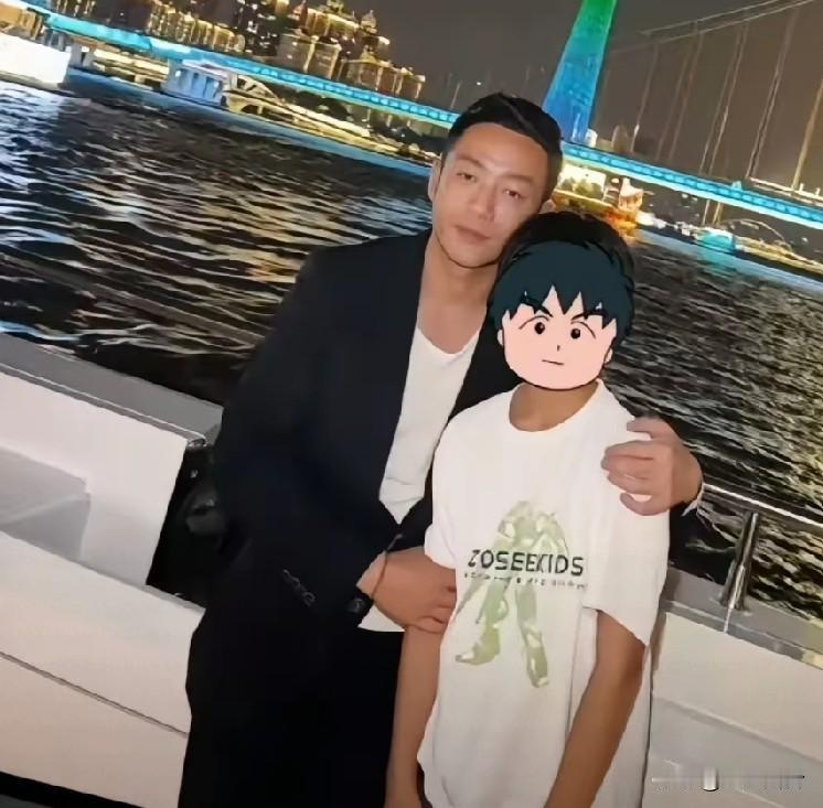 后妈几万的衣服不重样，霖霖身上却是三十多块的平价T恤，玥儿的内裤还是保姆菜场买的