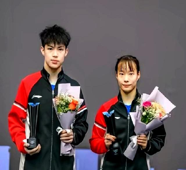 4冠2亚！新人把奖杯搬空国乒小将刚打完马斯喀特，男单、女单、男双、女双全收