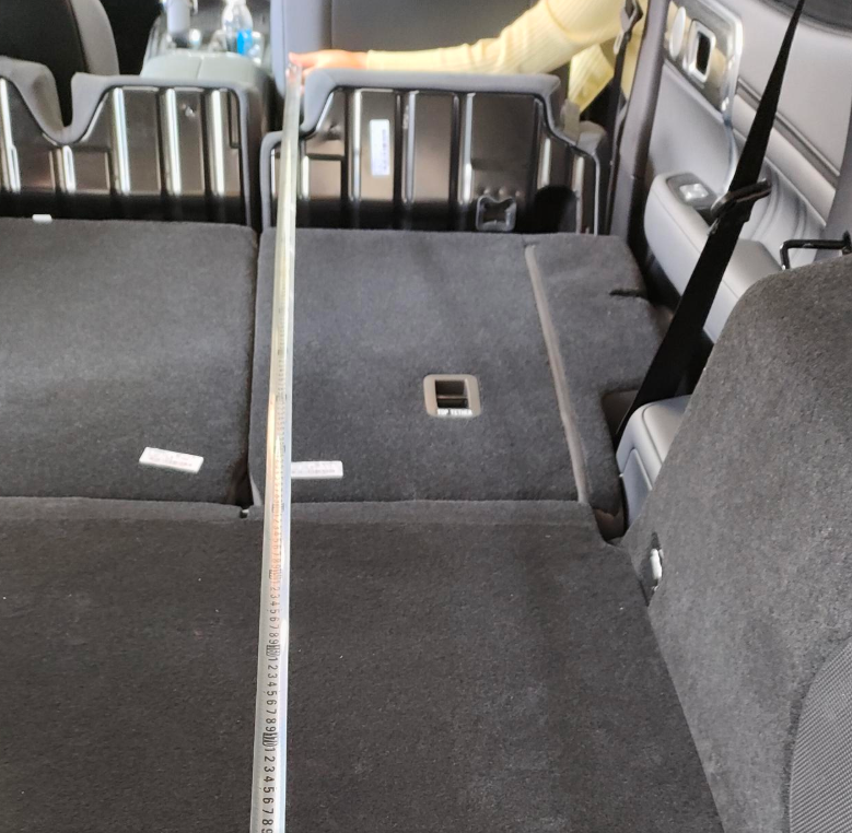 坦克400后排长度高度实测，能当床车睡吗？今天到店看车，带着尺子测量了后排空间