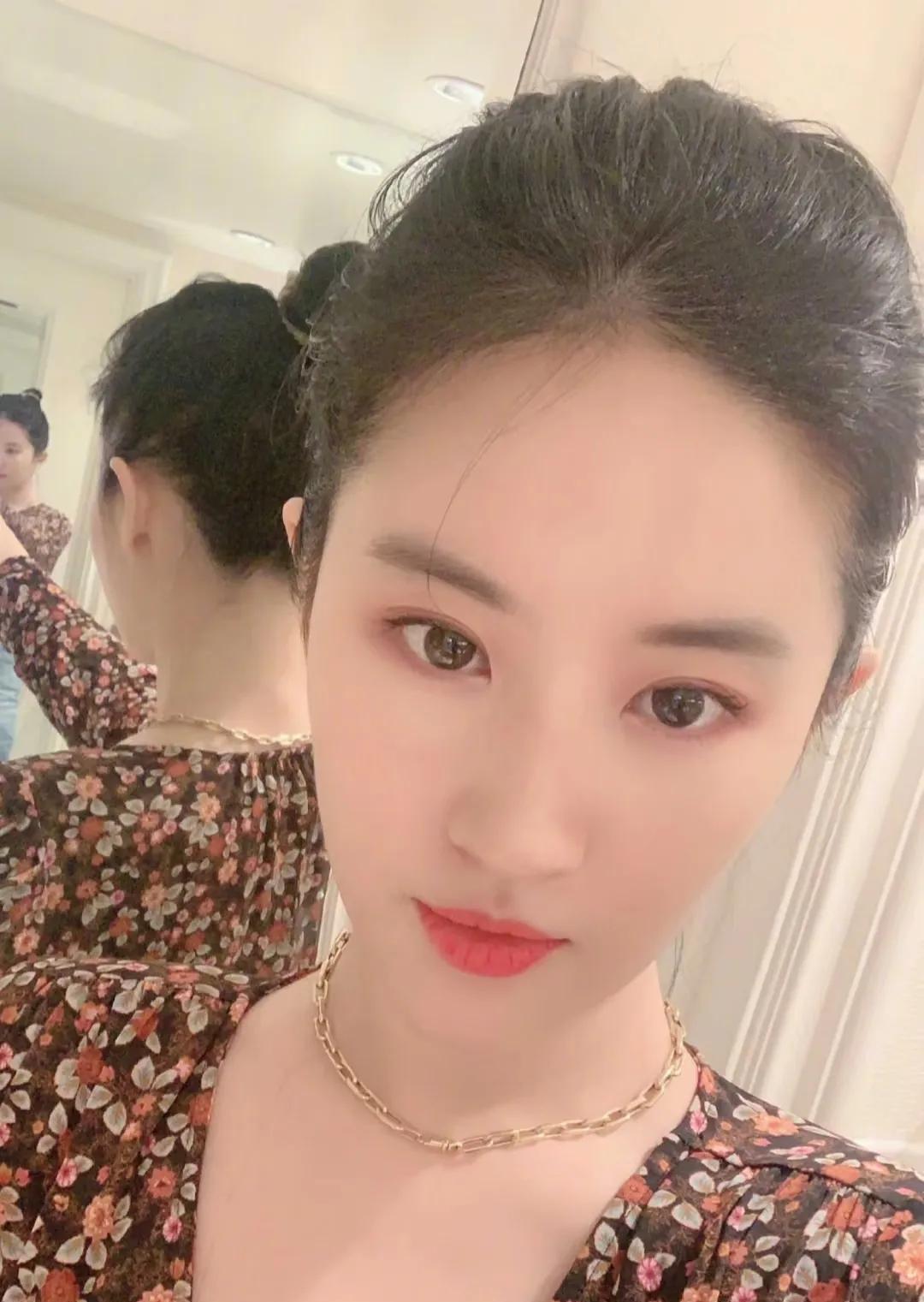 有个事不敢说，怕被群攻刘亦菲哪哪都挺好，唯独有一个严重的缺点，那就是刘亦菲的