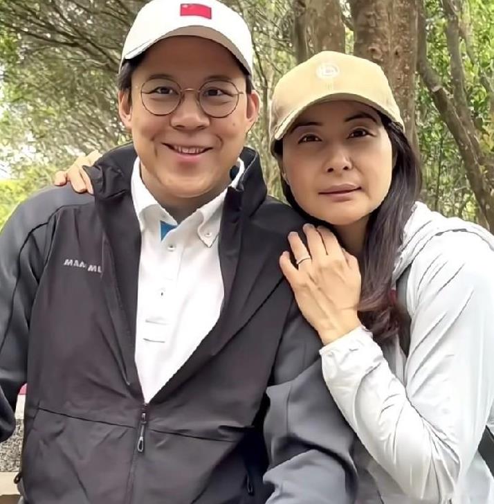 郭晶晶和霍启刚这对夫妇可太让人有好感啦！一个是“跳水女皇”，一个是豪门精英，却如