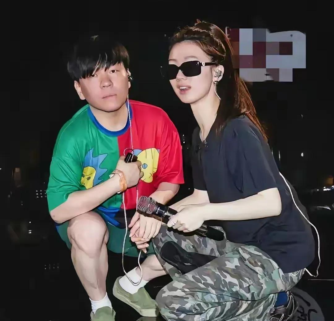 本以为单依纯是一个还没有长大的孩子，不在乎网友的评价，没心没肺。现在看来是我想