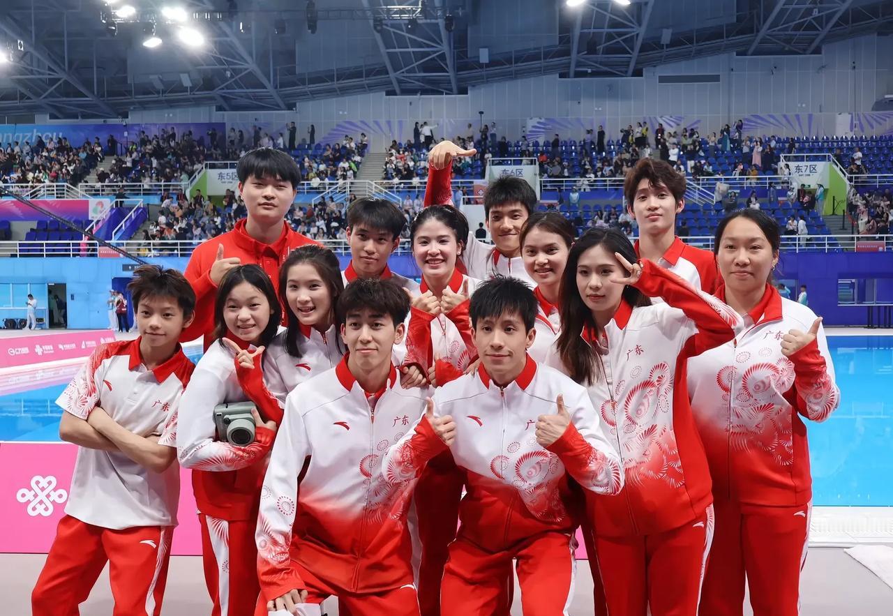 1月11日，34岁的何超在社交媒体上敲下“退役”两个字，这是他第二次说再见201