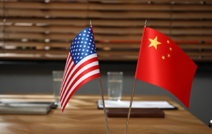 美国参议员感叹中国为何能赢---