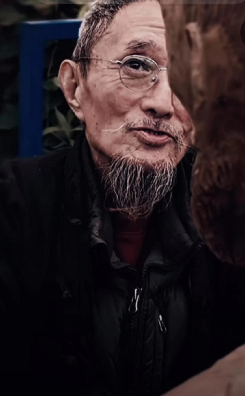 吐舌老子像已拆！有网友收到苏州便民服务短信，说艺术中心区域已经没老子像了。这个