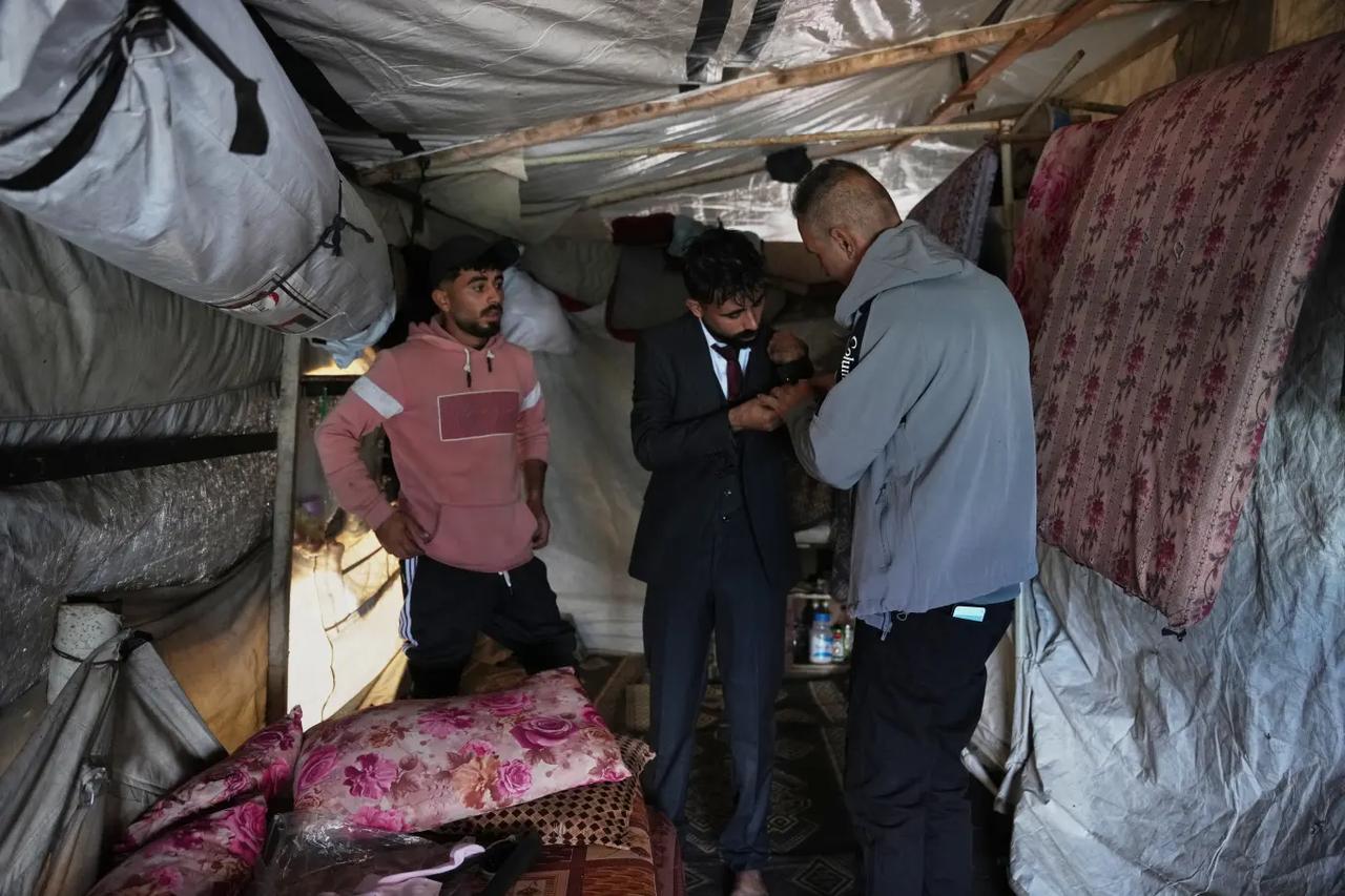 2025年12月2日，加沙地带“脆弱停火”的曙光尚未完全驱散硝烟，在南部汗尤尼斯