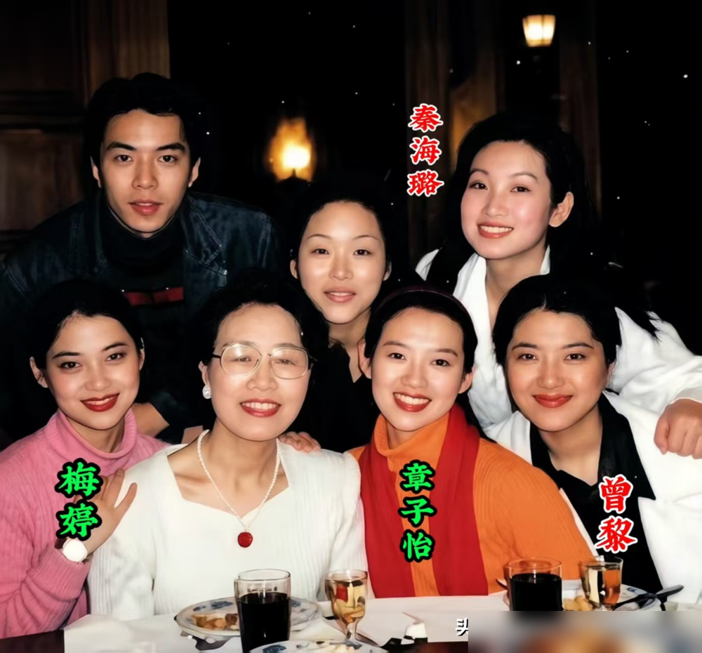 章子怡梅婷曾黎秦海璐的艺考证件照，一夜之间全被扒出来了。没修图没滤镜，脸上还带着土气，可那双眼睛活得