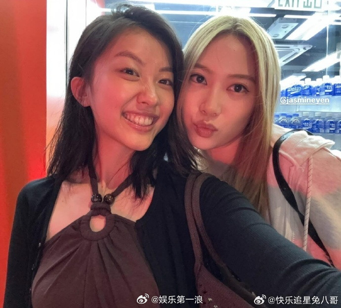 陈奕迅女儿甄子丹女儿合影陈奕迅女儿甄子丹女儿自拍陈奕迅女儿甄子丹女儿合照，漂亮