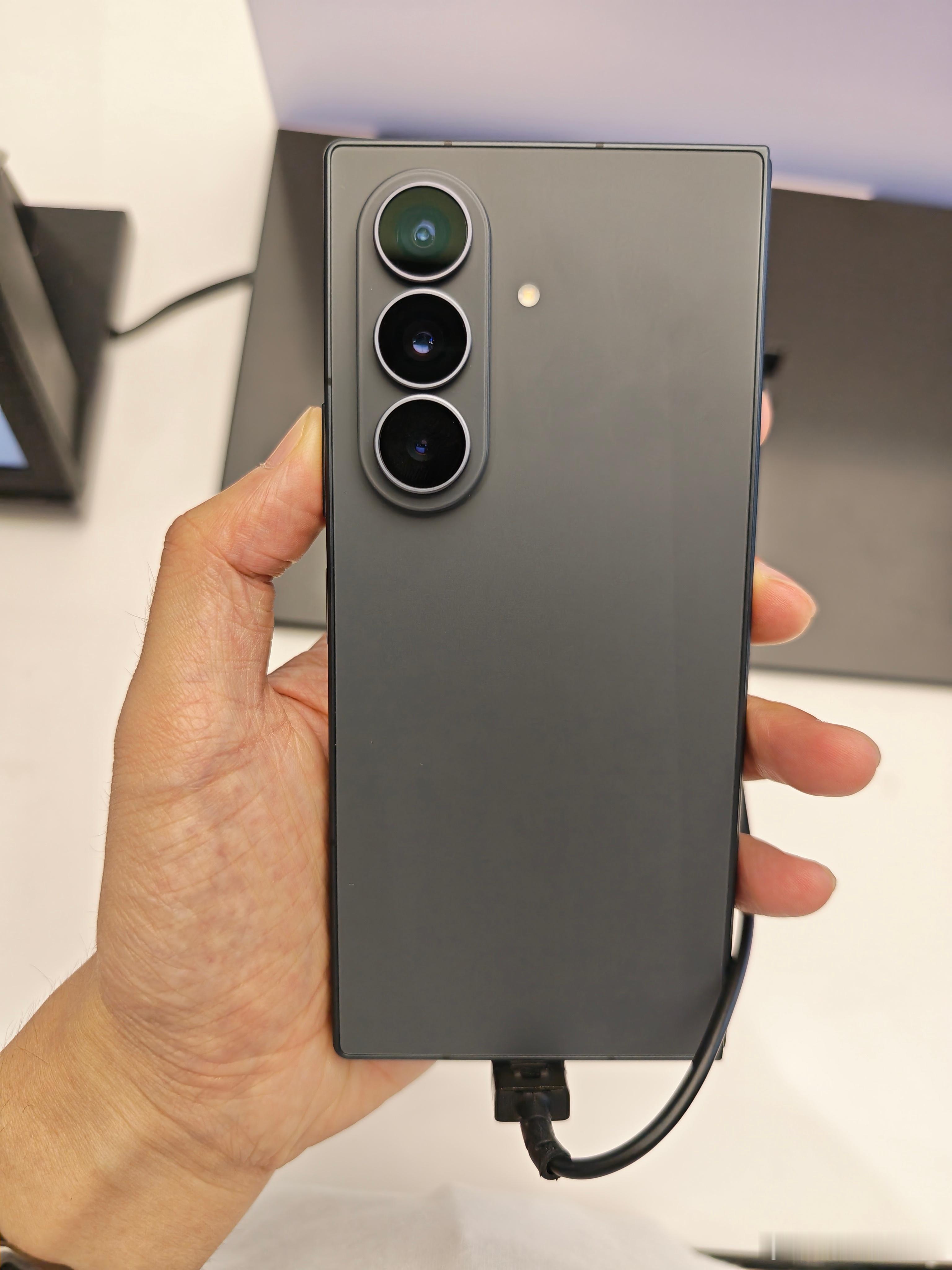 三星GalaxyZFold8Ultra为啥这次没有存在感？主要还是形态上和