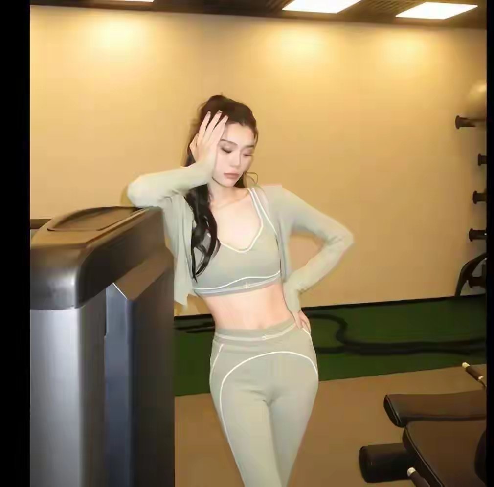 奚梦瑶健身房训练，身材爆表，细腰腹马甲线格外抢眼！