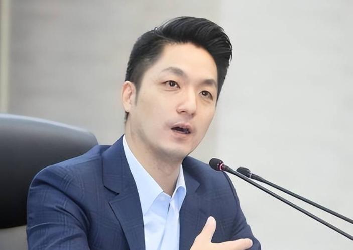 倒数51天，蒋万安中天镜头前撂重话。 2026年10月8日，台北市长选战只剩