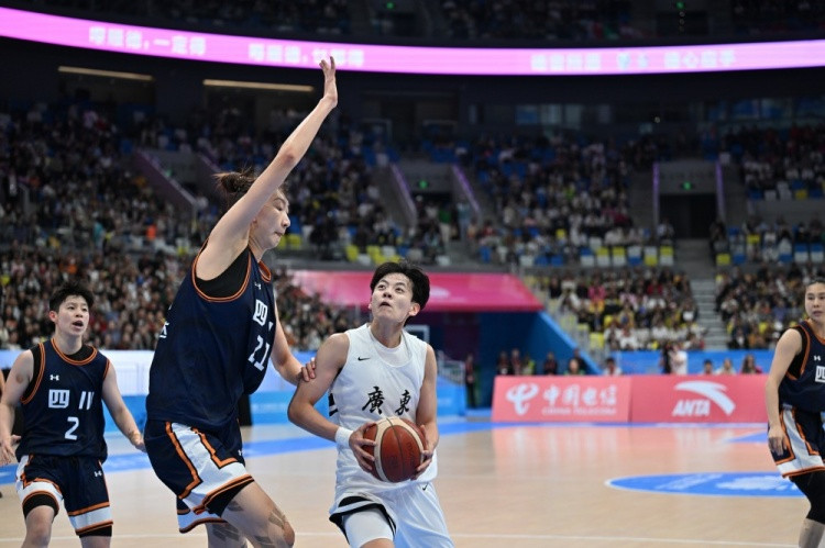 全运女篮决赛-广东力克四川夺金牌 杨舒予22分 高颂21+6