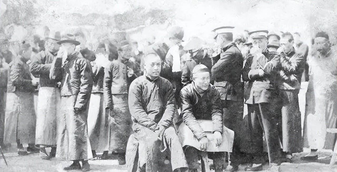 张欣生蒸骨验尸。这事发生在1921年的上海，挺轰动的。一个年轻人为了钱和毒药，把