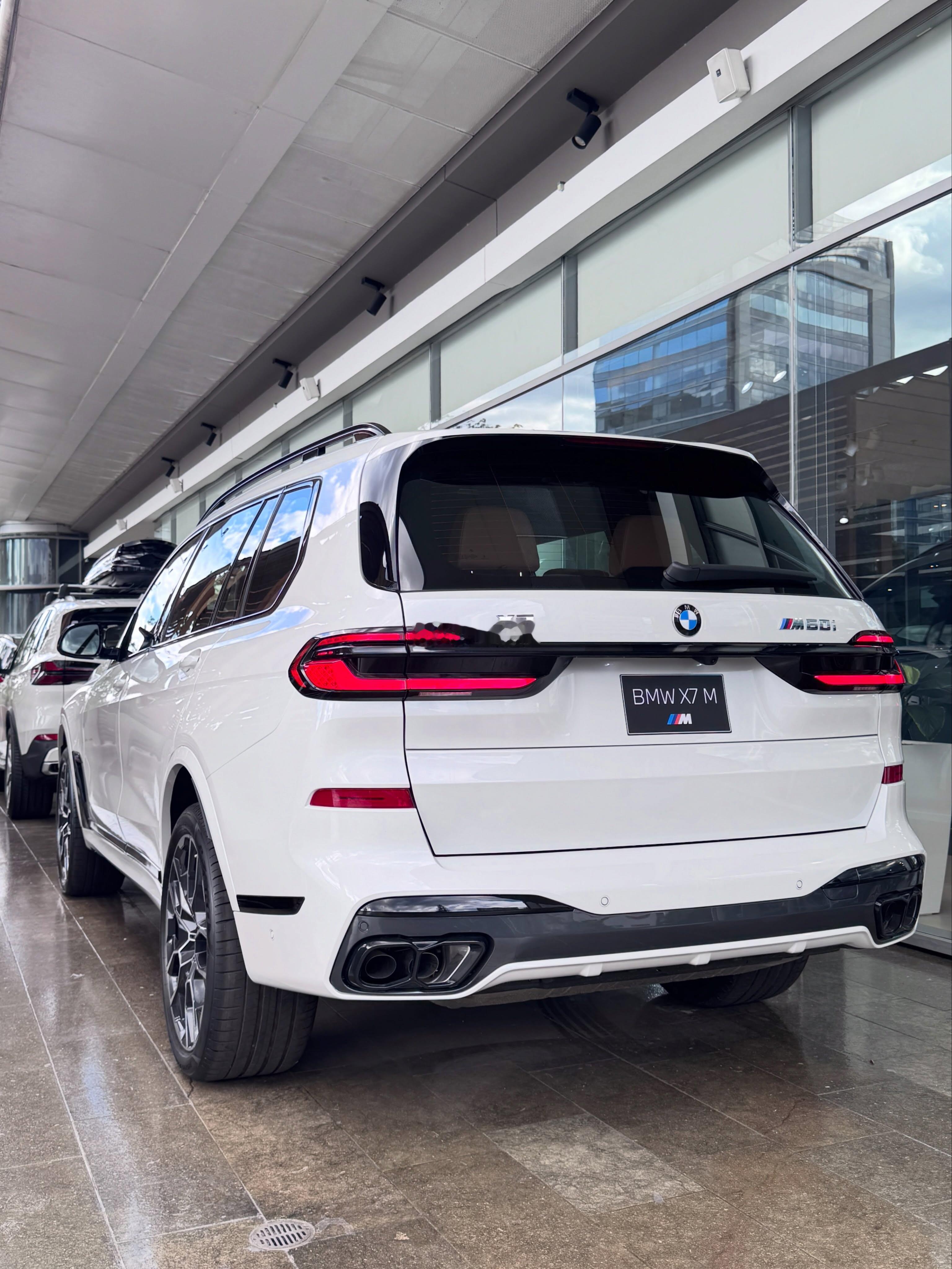 稀有车型鉴赏BMWX7M60i4.4TV8双涡轮增压（S68）+48V轻