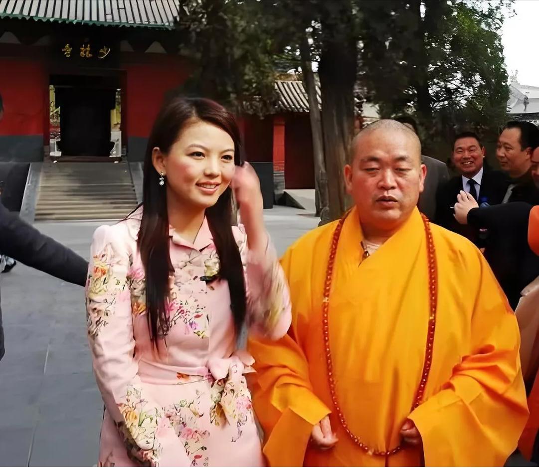 释永信确实不是一般人，原来前湖南卫视主持一姐李湘都曾亲自登门采访过他！昔日合影曝