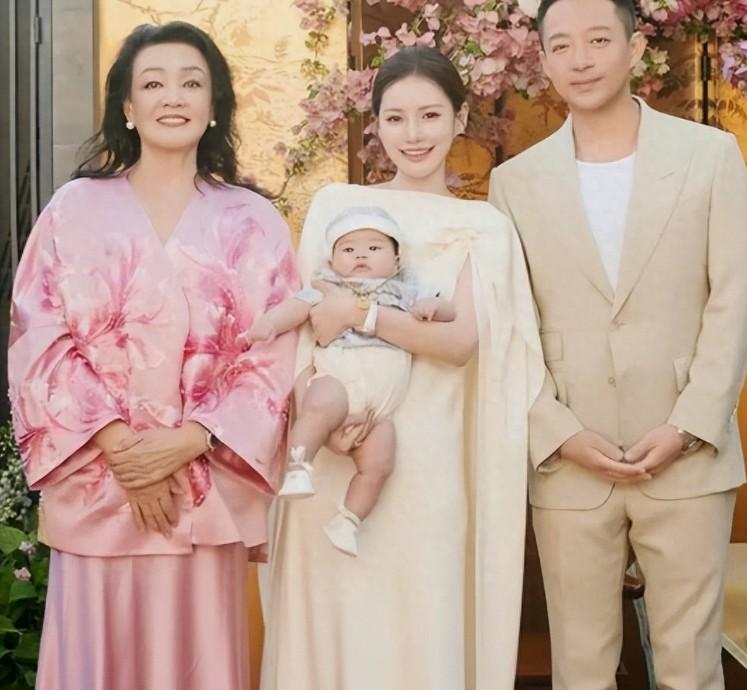 大S儿女在台北境遇估计都赶不上留守儿童，留守儿童跟的是爷爷奶奶。 霖霖玥玥跟