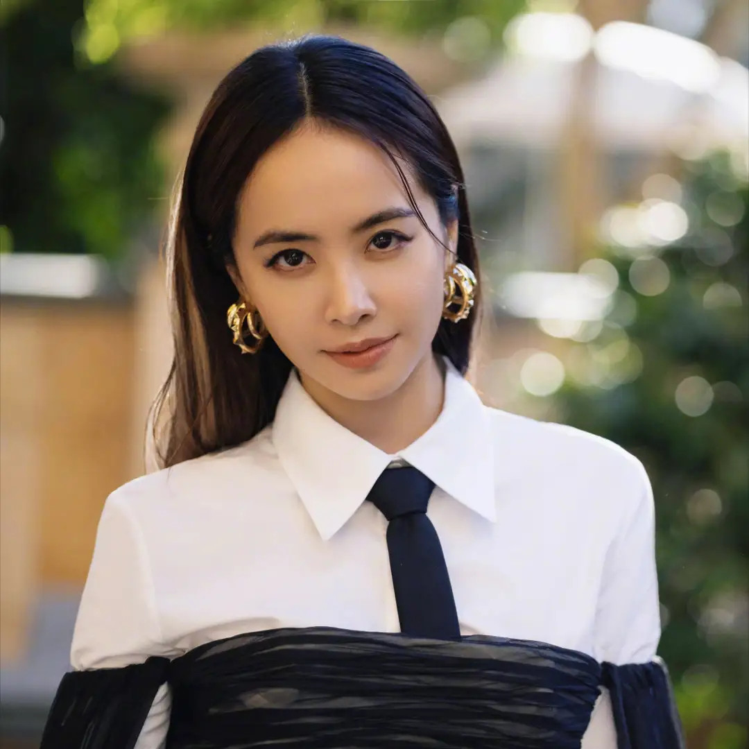 21世纪华语乐坛最牛的10位歌手，张杰和周杰伦谁才是王者呢？1. 周杰伦不追随潮流而是开创时代，改写
