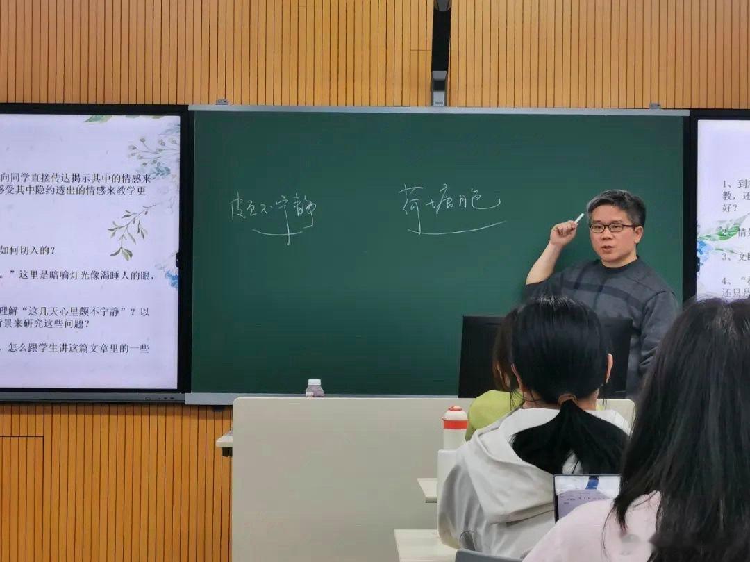 一个中文系教授沉迷短剧的365天。汤拥华1976年生人，今年49岁，华东师范大学