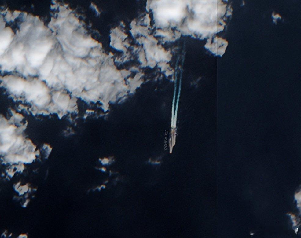 演习宣布2小时后台当局做出反应卫星图片显示，辽宁舰正穿越渤海海峡返航，而福建舰这