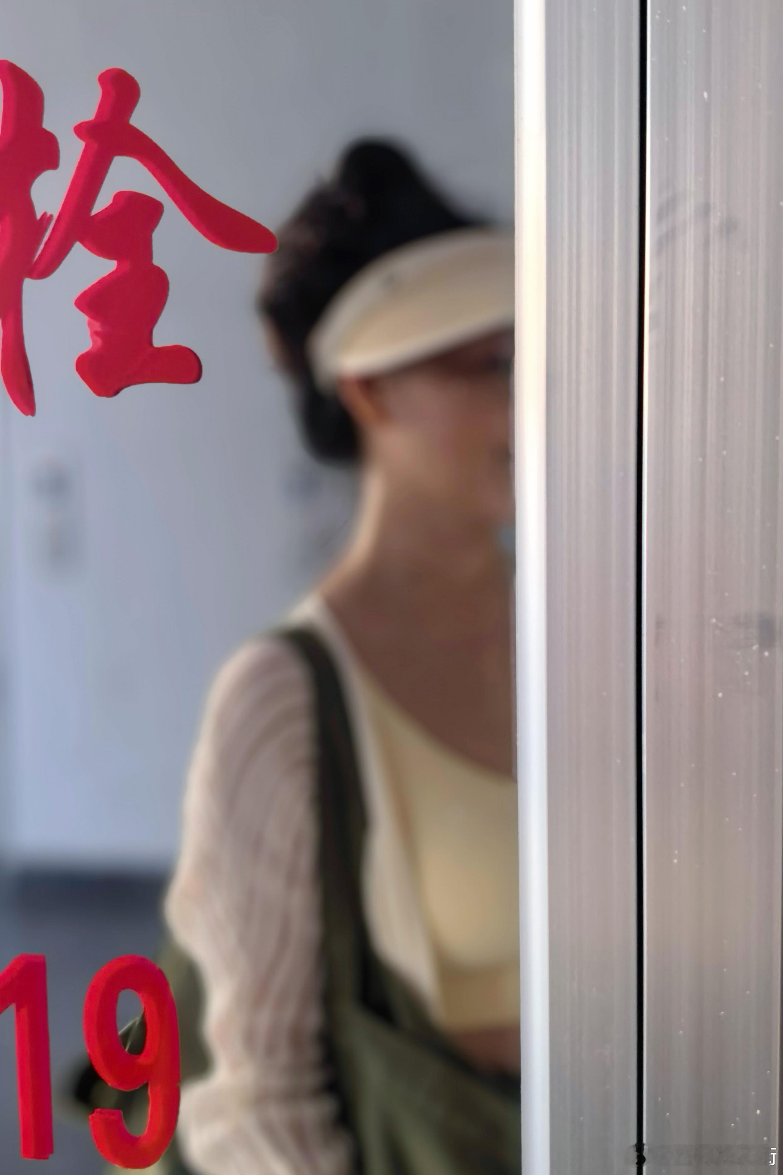 上午忙着出门，今天的普拉提改在傍晚，主攻斜方肌，练完感觉脖子真的长了得有4-5毫