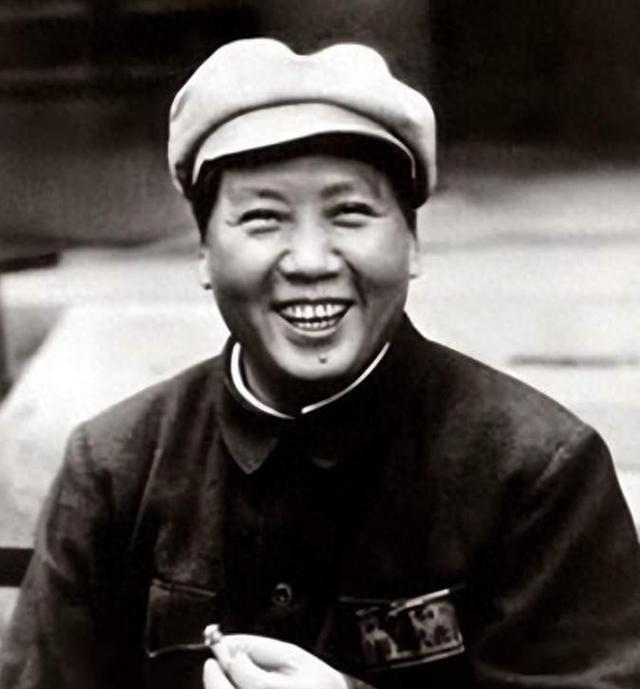 建国后他长期休养，1955年不好评级，毛主席、周恩来：副总理待遇1955年春