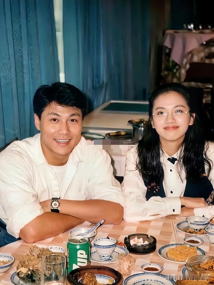 这张照片拍摄于1991年，正是两人恋情公开且感情甚笃的时期。照片中的两人正值最好
