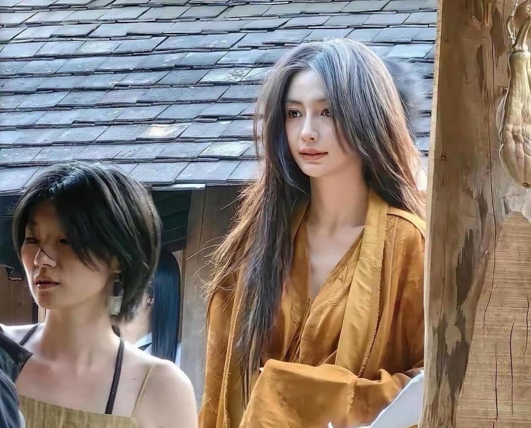 杨颖最⁠近﻿‎在景‏‎迈⁠山拍杂志，这颜值真的让‎人服气，太美了。