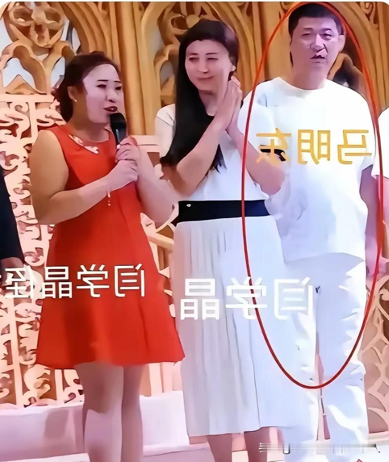 网传闫学晶老师的两任丈夫都是家境优渥的人士，且在与她结合时都有原配妻子，因此有人