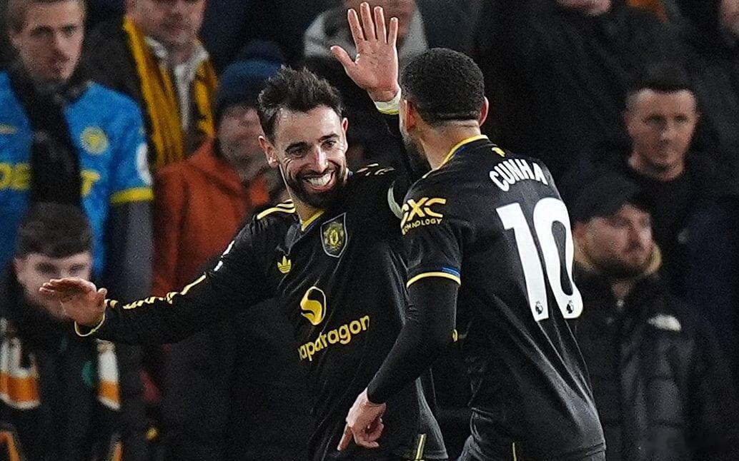 狼队1比4曼联上半场的曼联和下半场的曼联是两个队。上半场双方战成1-1平，看台