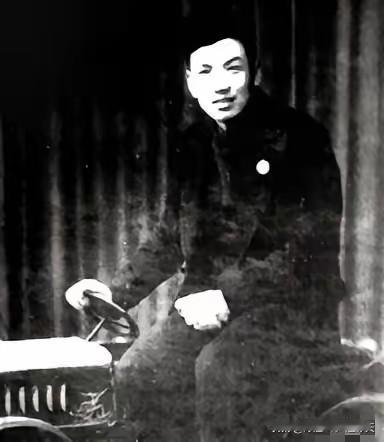 1947年，地下党员汪戈被捕，中统正要用刑，李茂堂却推门进来，先对汪戈使了一个眼