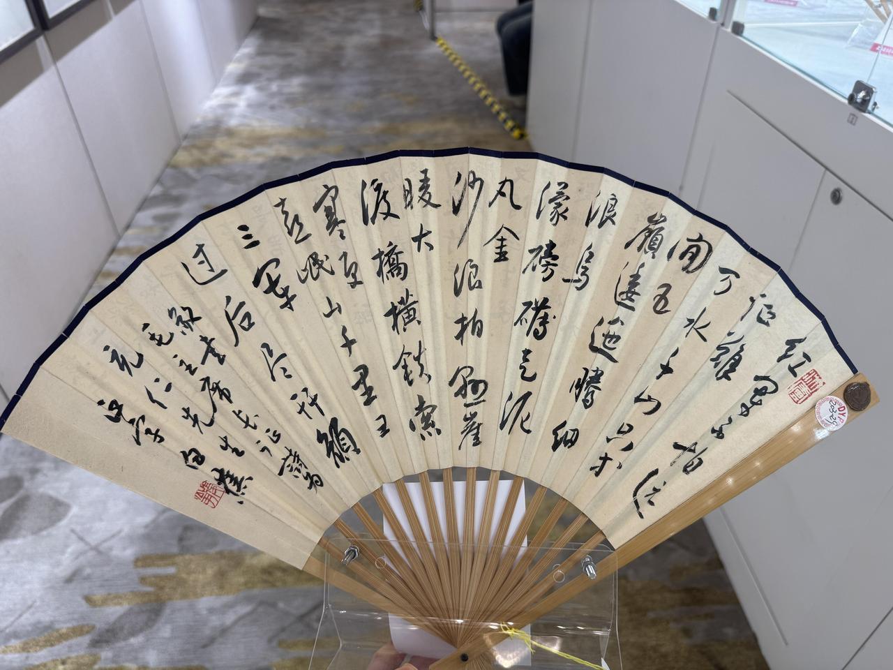 白蕉的书法以“独得晋韵”著称，这种魏晋风度究竟如何体现在用笔和结字中？用笔上