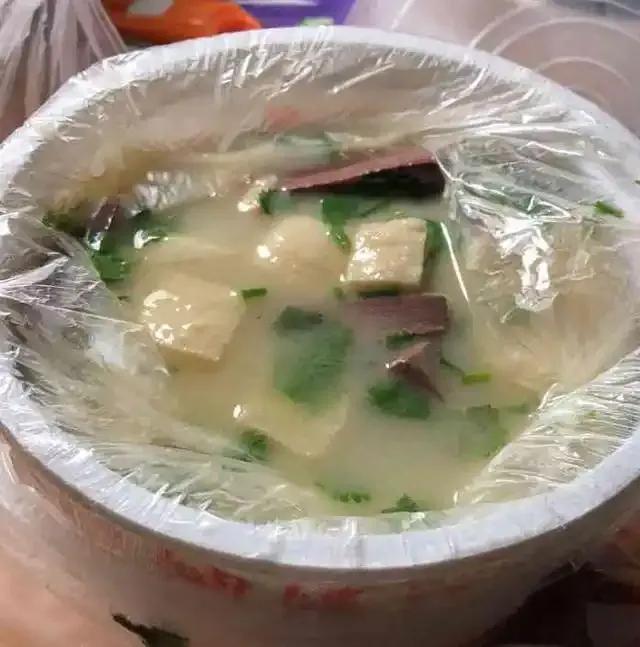 当我们的大脑里全是微塑料碎片，变成了“浆糊”，该有多可怕！美国波士顿学院生物学