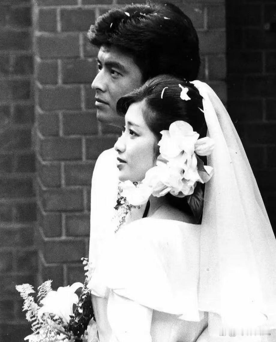 山口百惠的婚礼于1980年11月19日在东京举行，是当时备受关注的盛事！