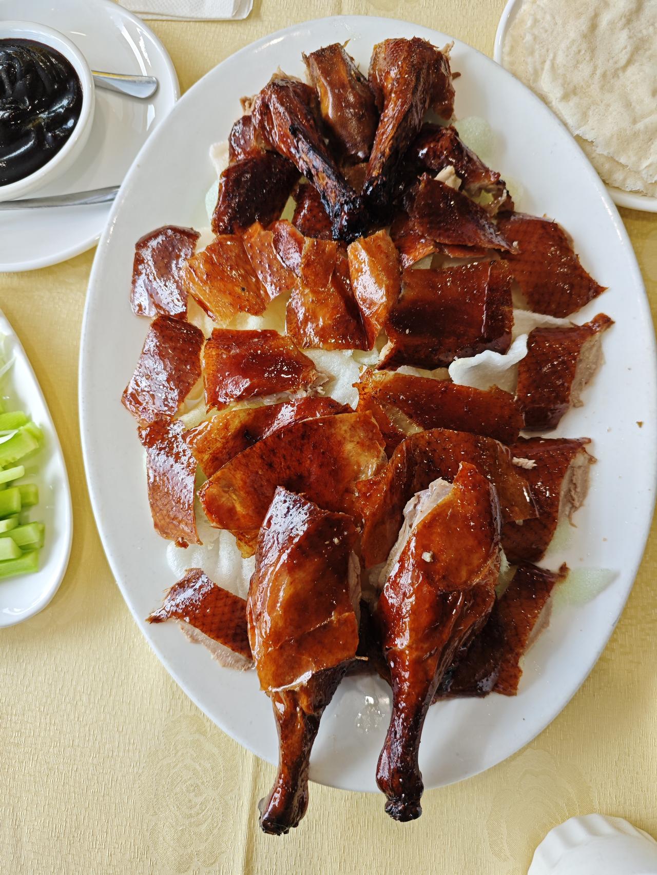 奥克兰的广东烤鸭过年了，女儿说带我们去吃一次奥克兰的广东烤鸭，接着就介绍说，